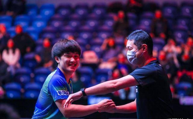 英格兰队轻取日本队，奥恰洛夫统治全场的简单介绍