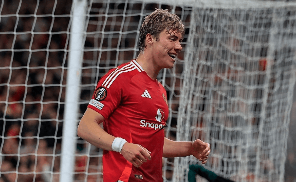 爱游戏体育-阿根廷险胜曼联，蒂亚戈点燃赛场