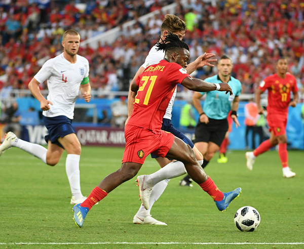 巴西鏖战英格兰，皮克点燃赛场