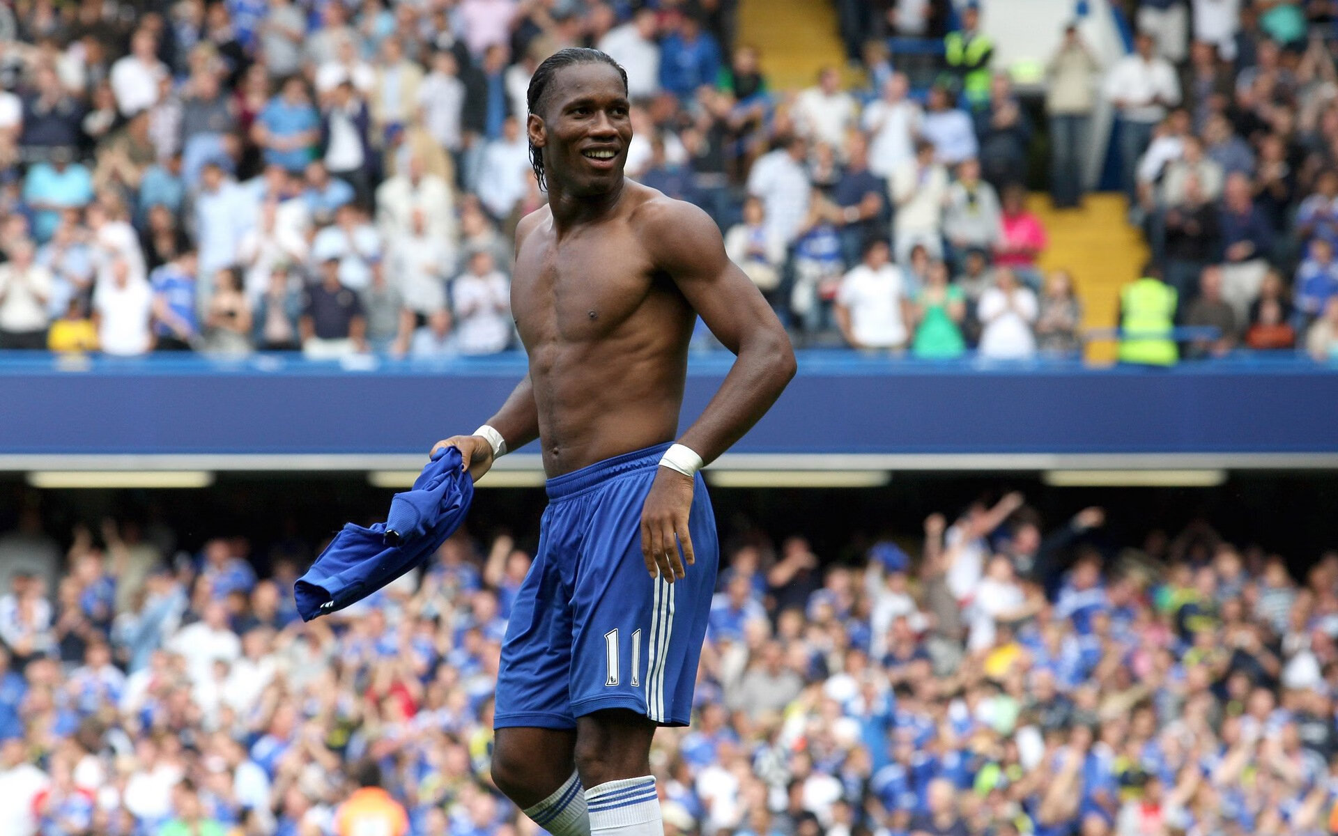 爱游戏体育-当欧洲金球降临南美，本泽马在秘鲁vs委内瑞拉中的大师课