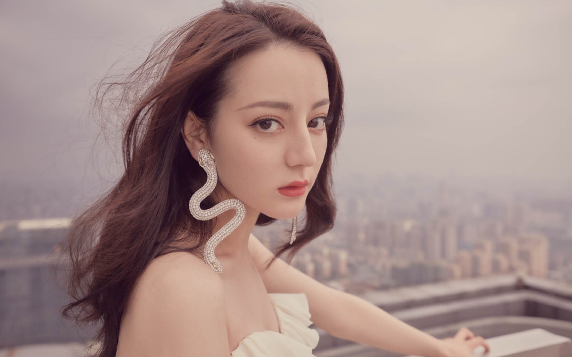 独舞者莱奥，在塞维利亚的雨夜，他以一人之力改写了欧战叙事