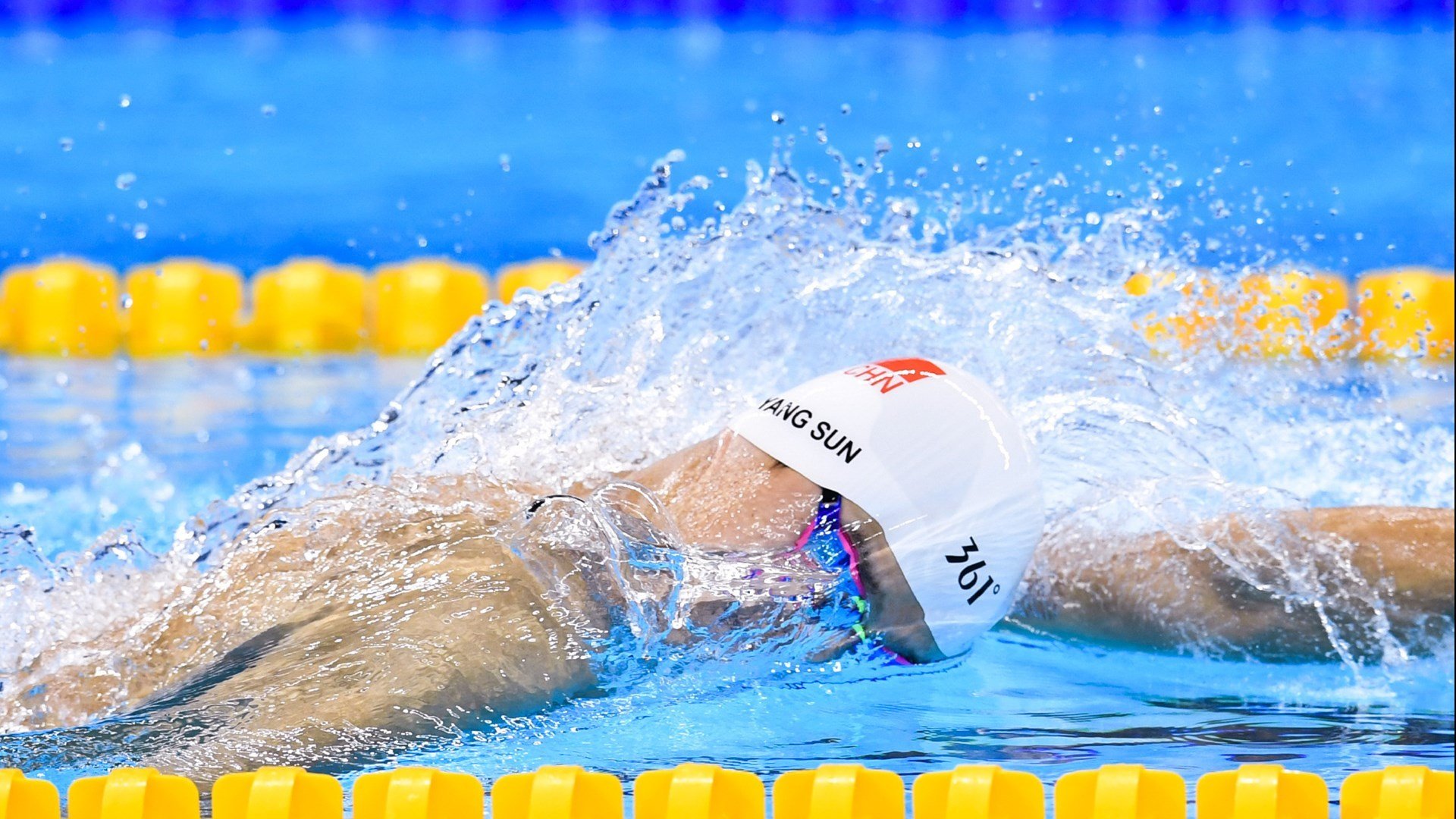 唯一性之夜，佩德里个人神迹与喀麦隆团队风暴