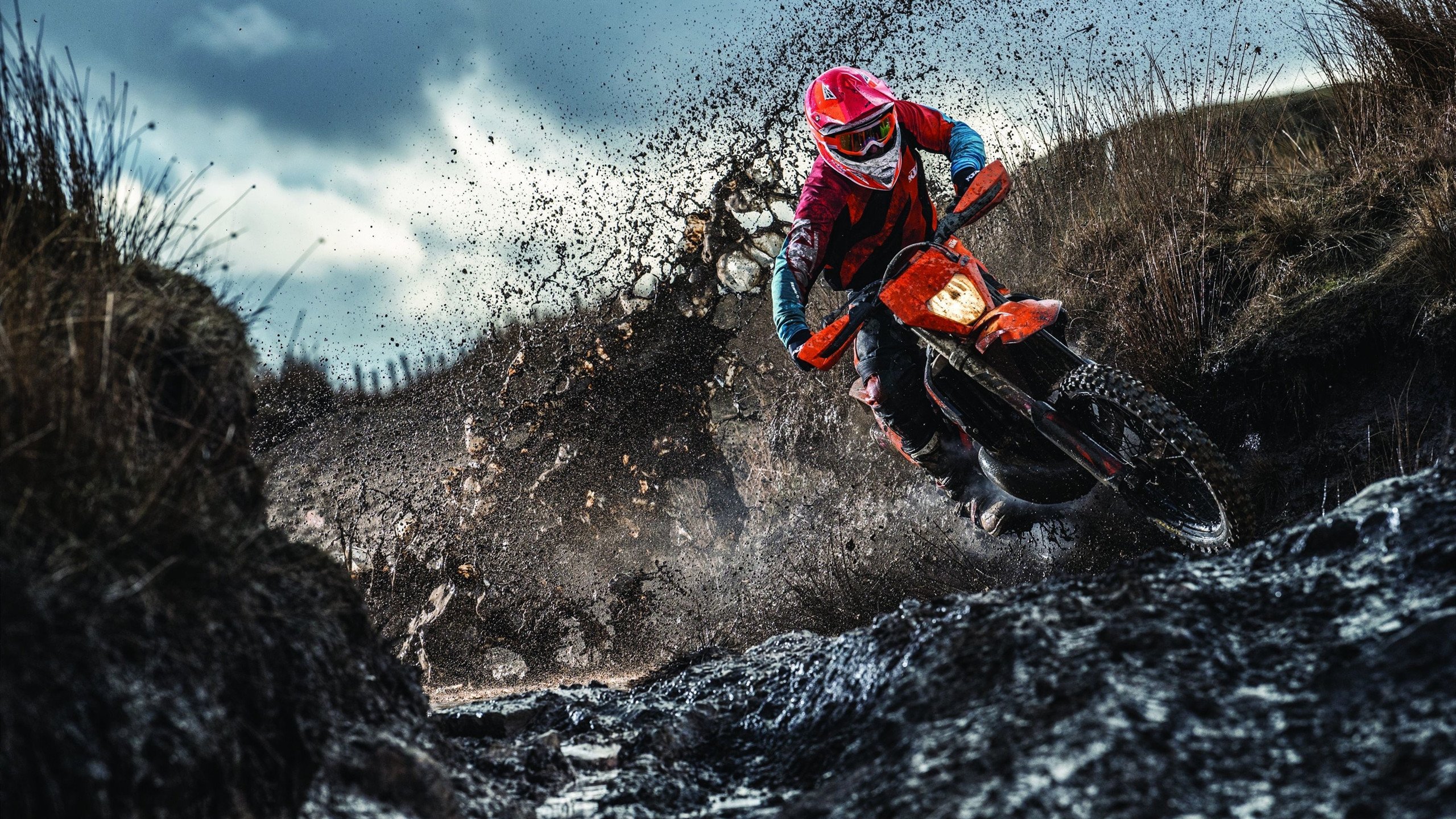 悬崖边的红蓝对决,金玟哉一记惊世,众神黄昏胜出黑马