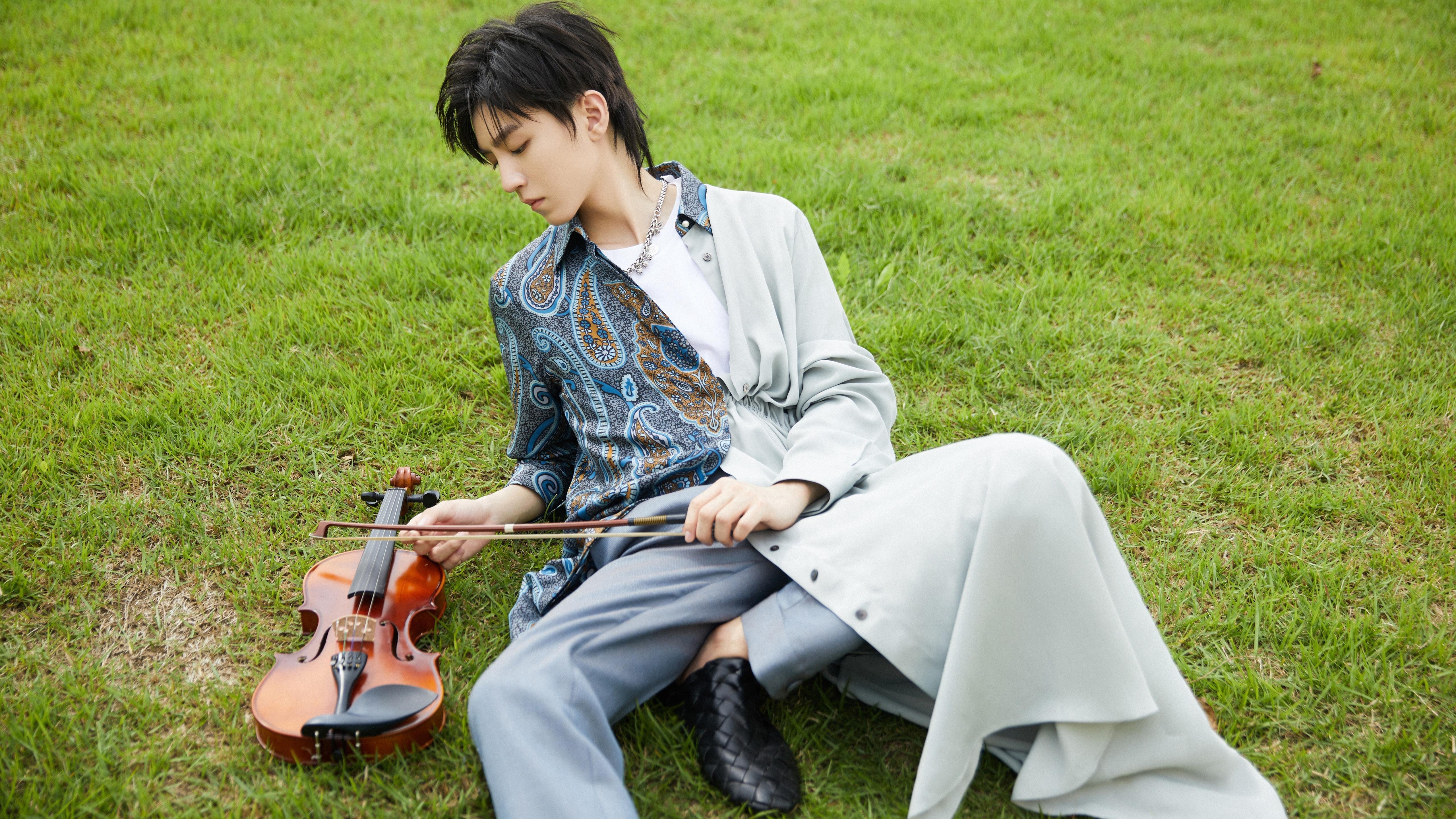 爱游戏娱乐-无形指挥官，当德罗赞用沉默的脚步改写76人对决湖人的每一秒