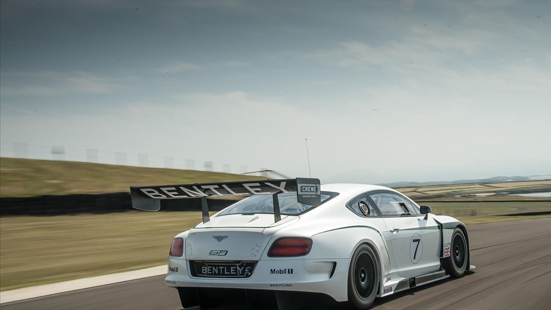 节奏的胜利，英格兰足球如何以节奏掌控西班牙，及阿克在欧冠国家德比中的主宰时刻